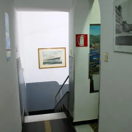 马杰尔酒店
